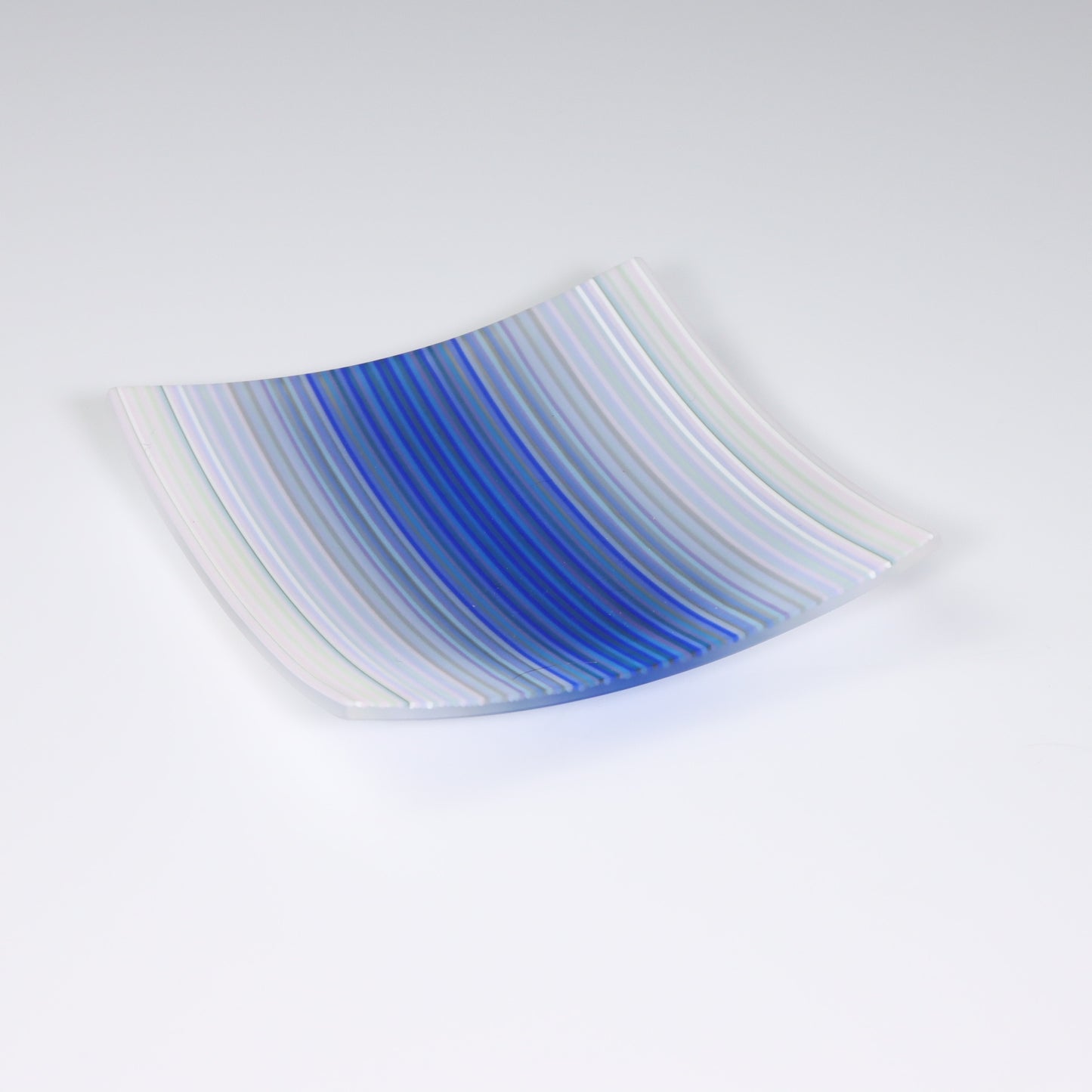 S3640 | White & Blue ColourWave Fused Glass Plate