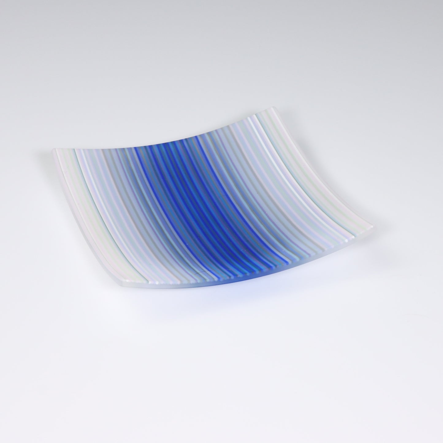 S3640 | White & Blue ColourWave Fused Glass Plate