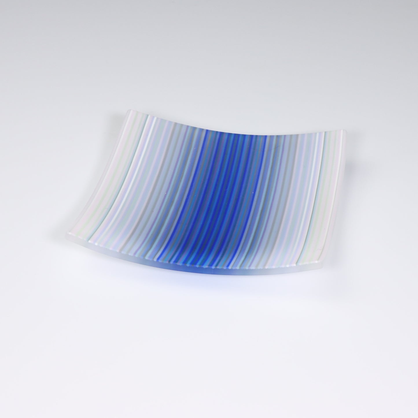 S3640 | White & Blue ColourWave Fused Glass Plate