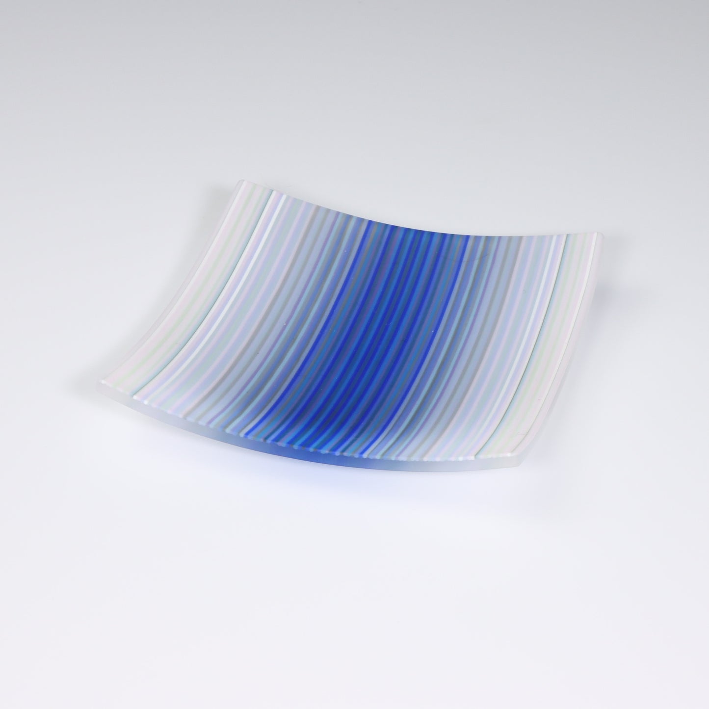 S3640 | White & Blue ColourWave Fused Glass Plate